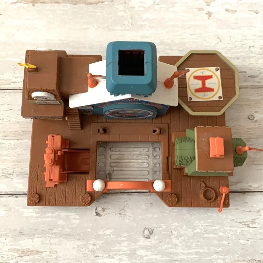 Micro Machines Tiger Shark Landing Aquarium Playset Galoob 1996 Kids Toys